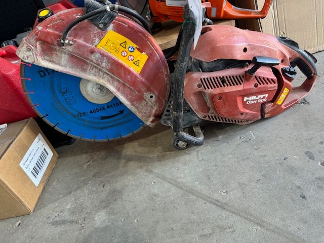 Hilti Concrete Saw second hand. Come in and try it out.